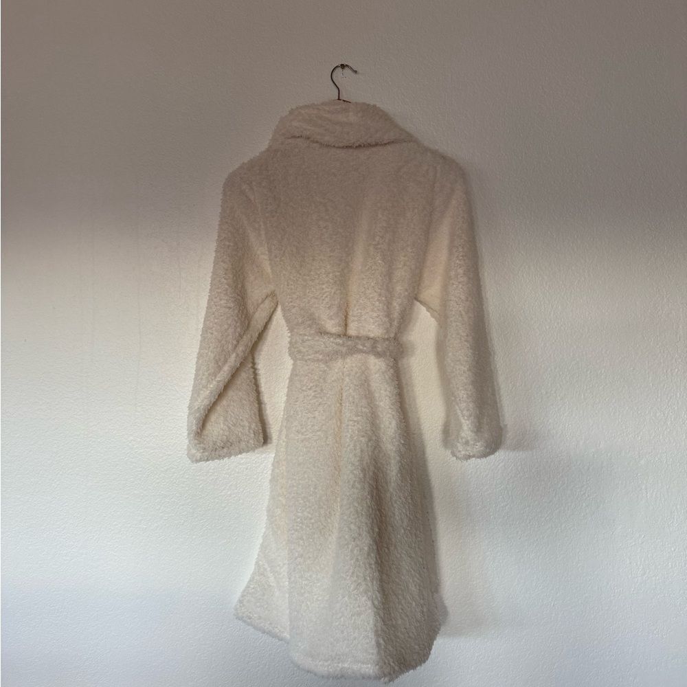 White robe  - Picture 4 of 5